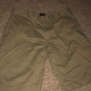 GAP khaki shorts size 32